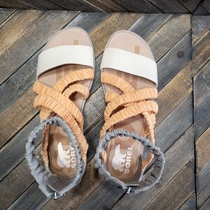 SOREL Strappy Ruched Sandals in Peach & Gray